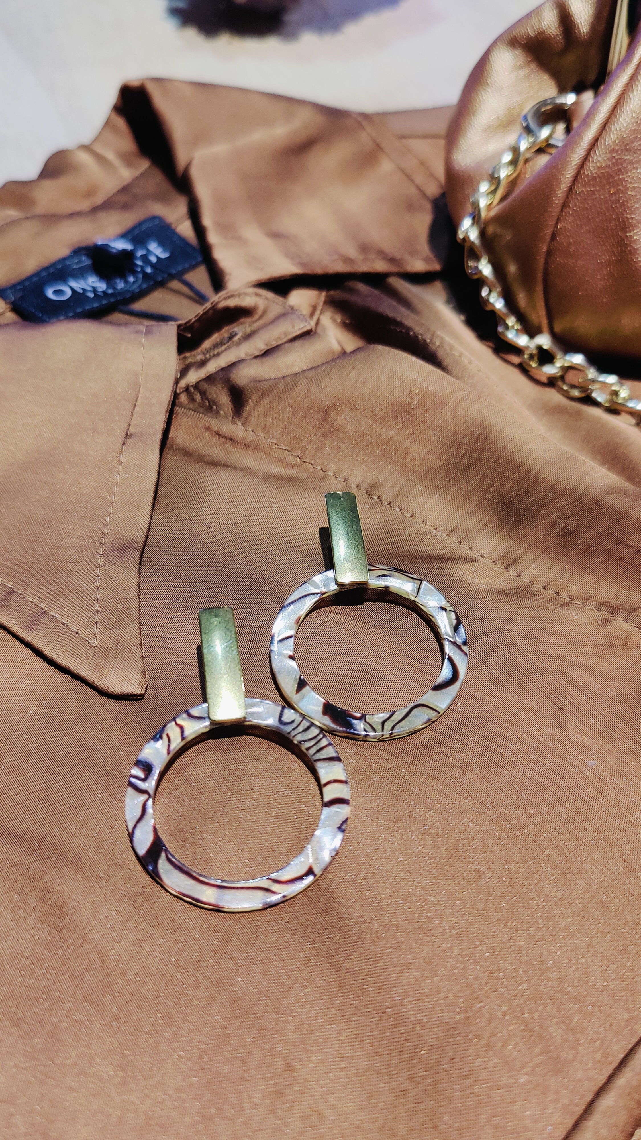 Eksklusivt matching set – skjorte, clutch, accessories & tørklæde