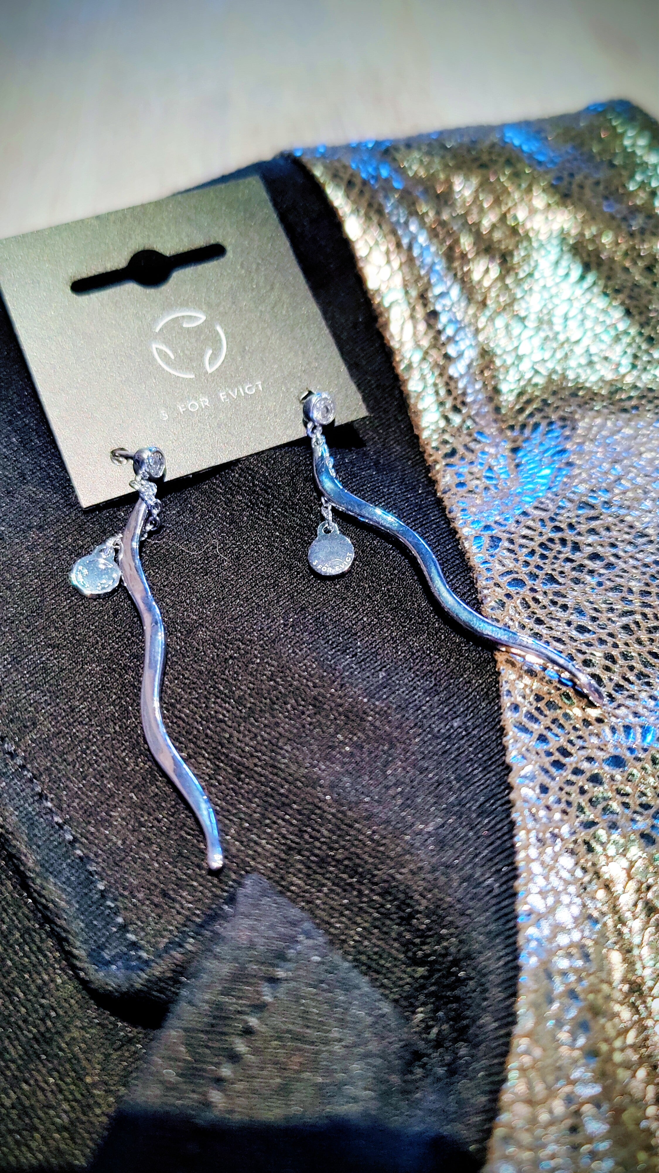 Elegant sort sæt med metallisk top – bukser(M) og top | Sæt til 500 kr.