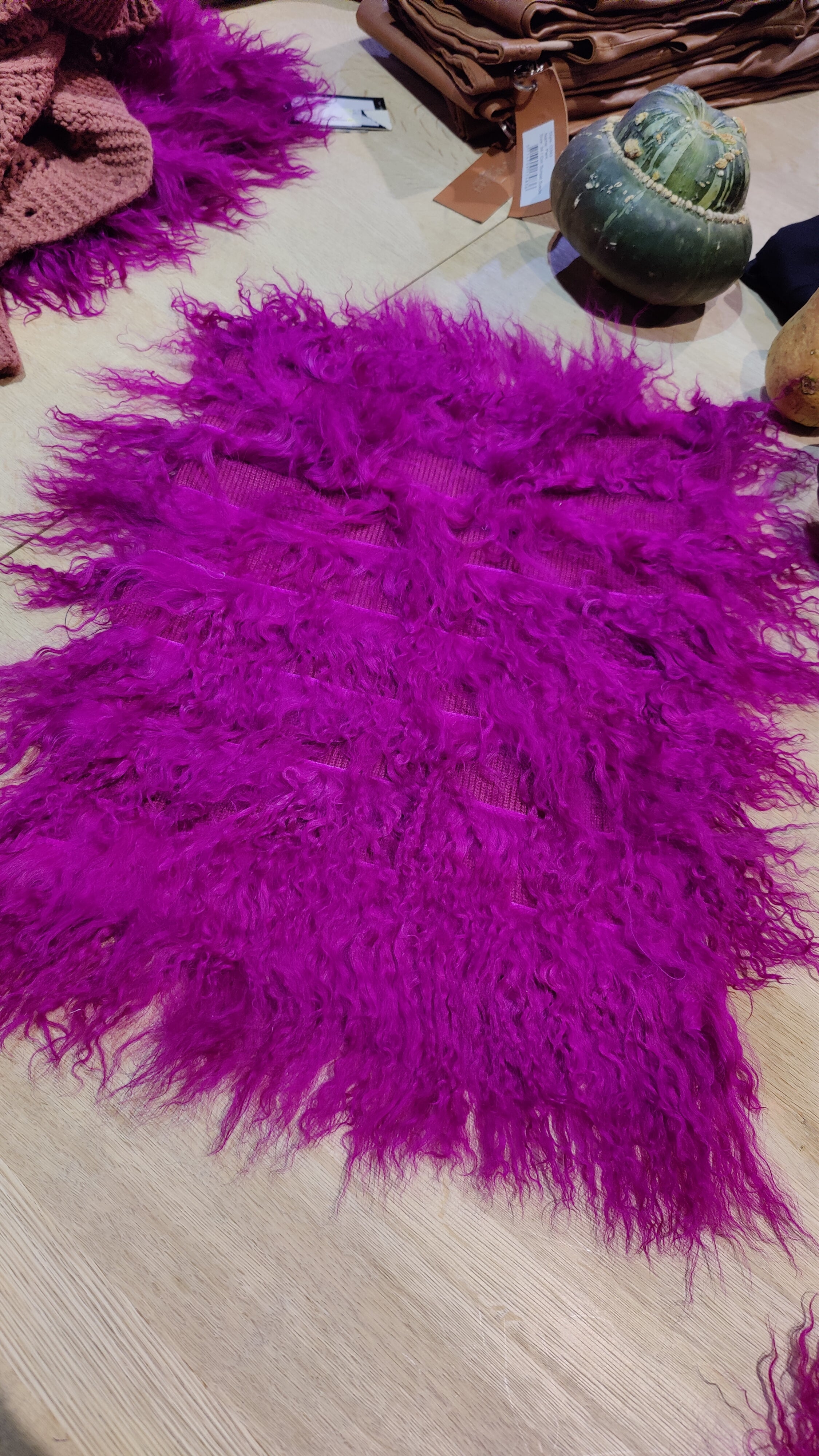 Pelskrave fra tibetansk får - fuchsia