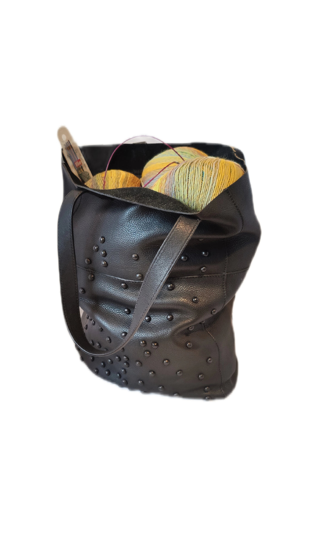 Sort taske i koskind med knapper – rummelig shopper