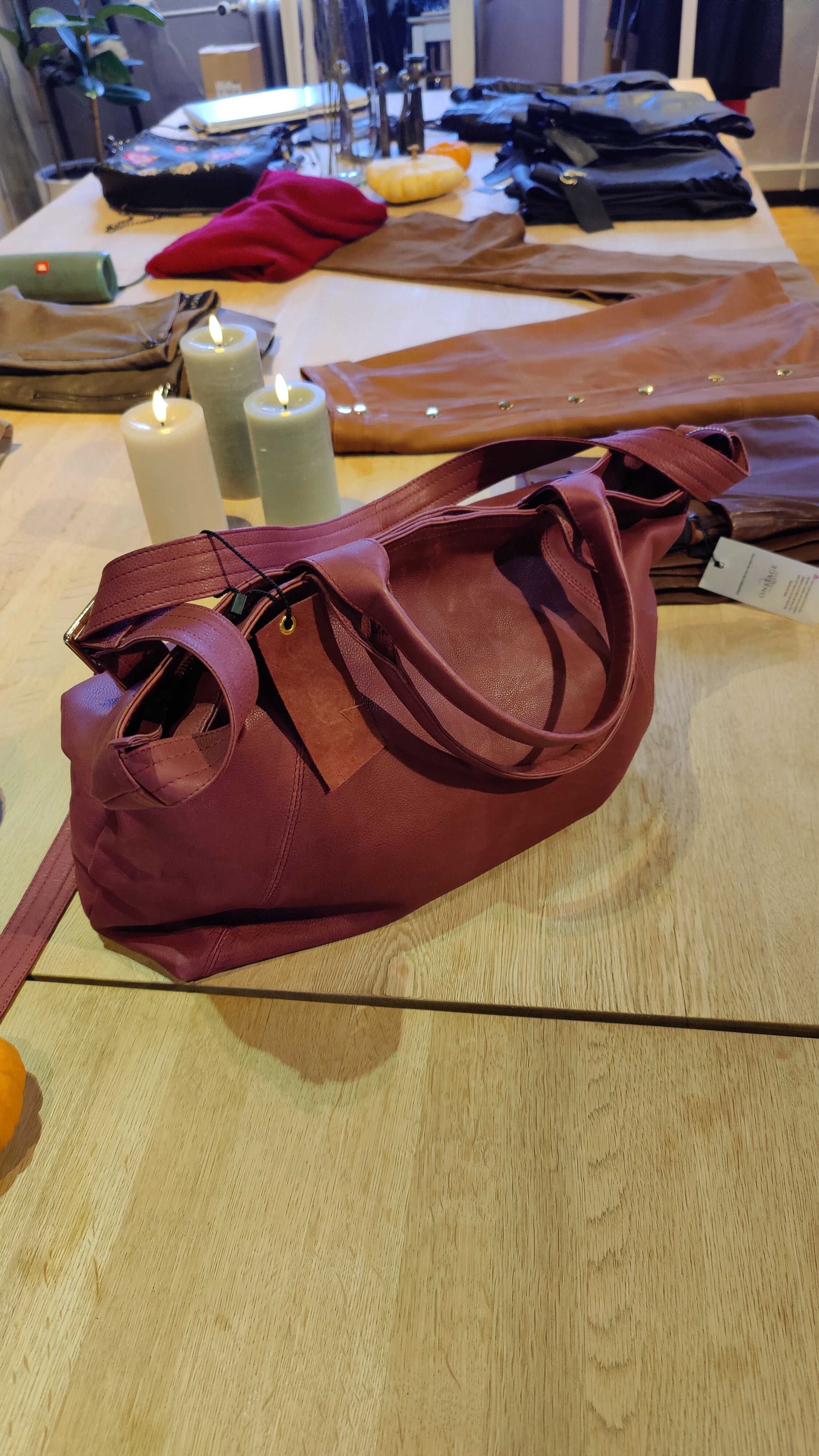 Skuldertaske i koskind – Bordeaux (last one)