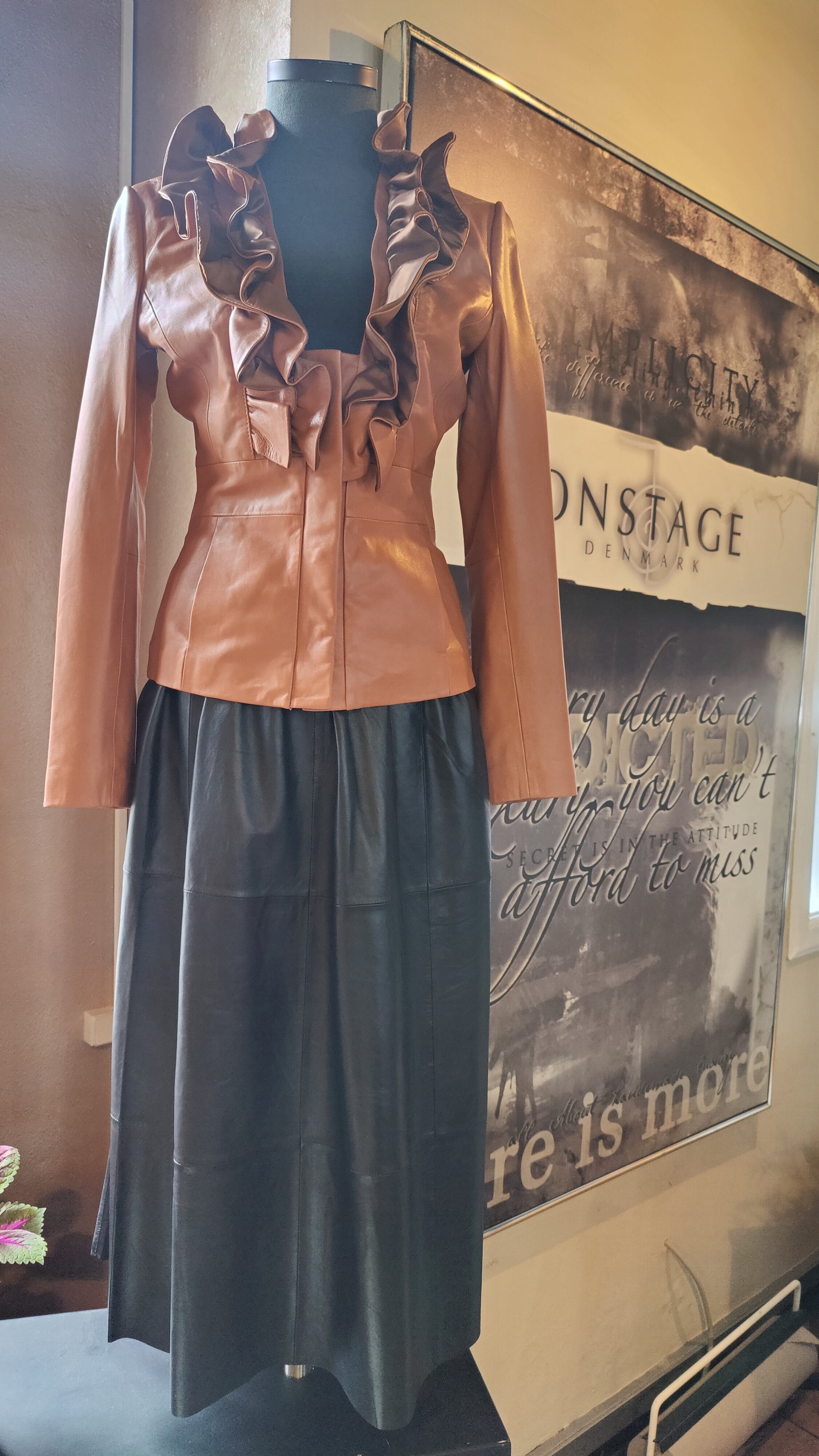 Skindjakke med flæsedetaljer – Onstage