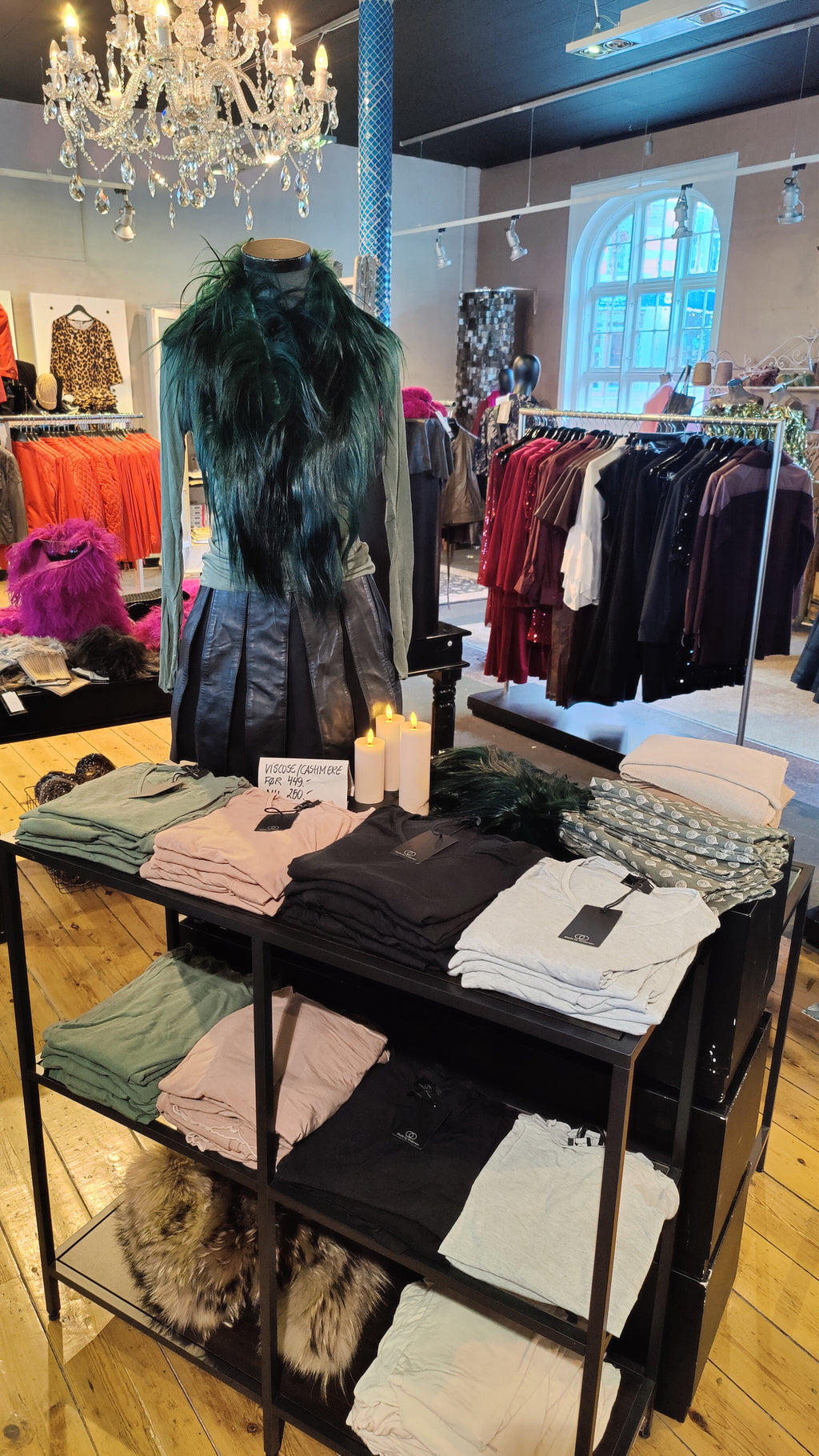 V-neck Basic Bluse, Army, i Viscose Cashmere | Made by Andersen