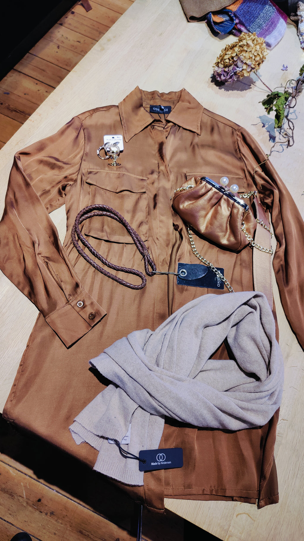 Eksklusivt matching set – skjorte, clutch, accessories & tørklæde